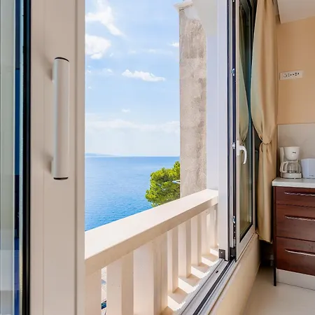 Visnja Family Apartman Brela